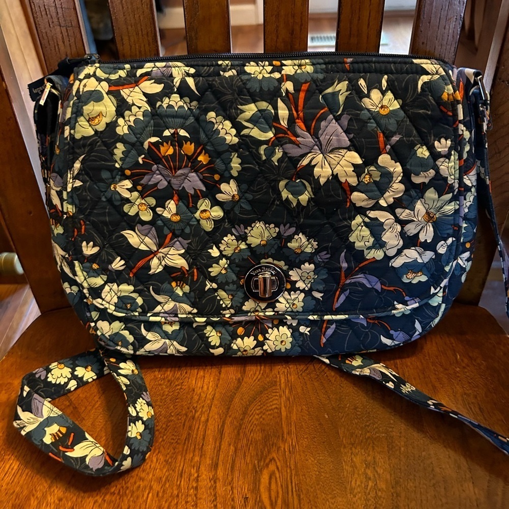 Vera Bradley Saddle Crossbody Turnlock Key Bag in Floral Bursts